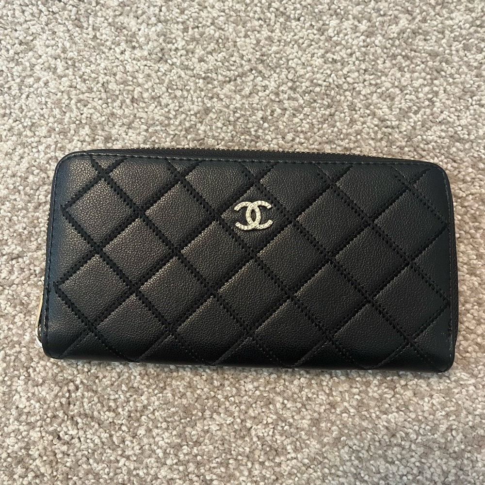Chanel Black Hand Wallet *knockoff